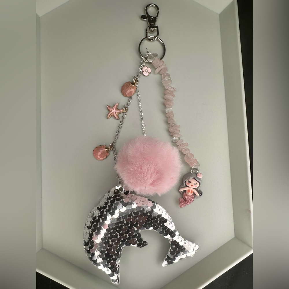 Cute Sequin Dolphin Keychain with a Little Mermaid 🧜🏼‍♀️